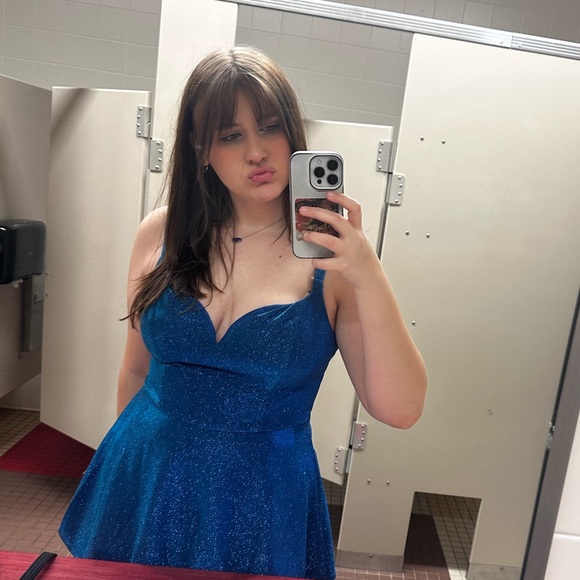 Meet your Posher, Fin - Picture 2 of 4